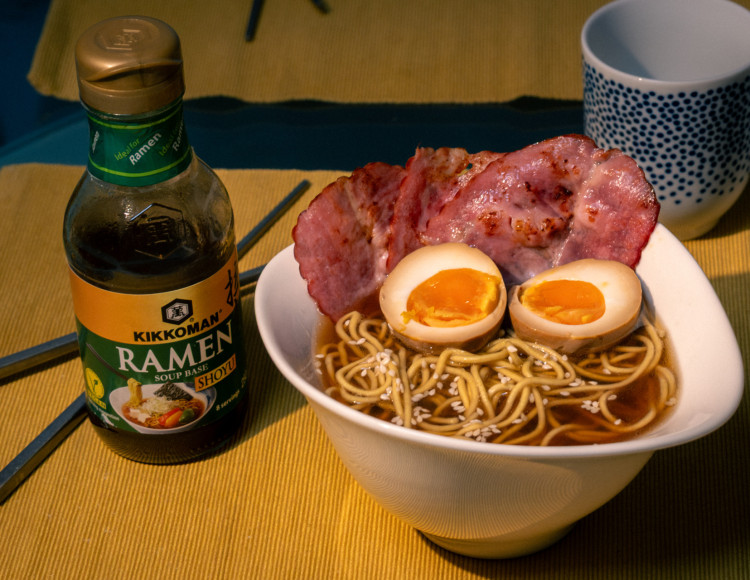 Ramen tojással és sonkával
