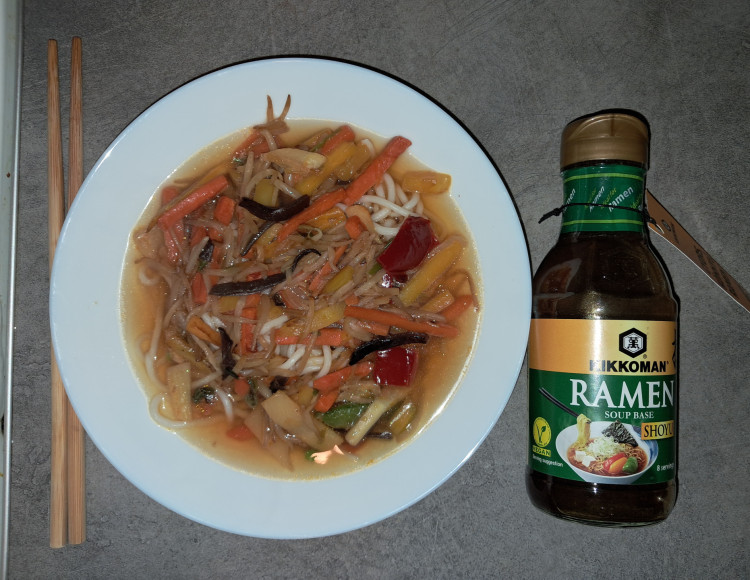Zöldséges ramen leves